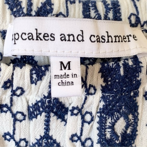 CUPCAKES AND CASHMERE Boho Navy White Embroidered Short Romper Size Medium - Picture 8 of 10